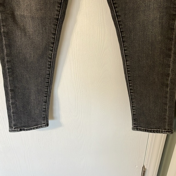 Levi’s NWOT Black Denim Ankle Skinny Jeans Button Fly Closure Size 28 - Picture 4 of 10